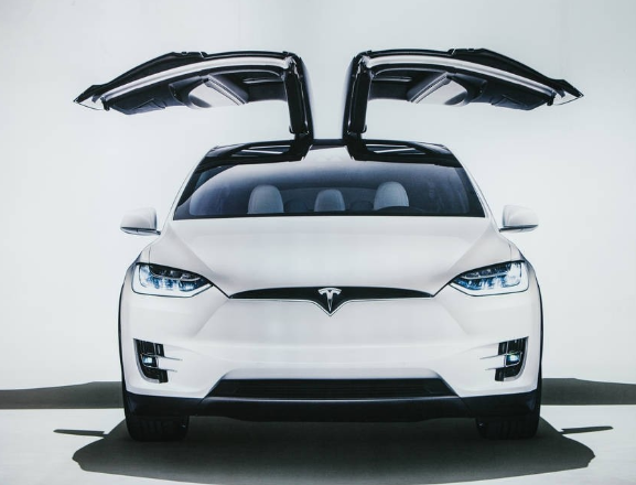 Tesla Model 3 attracts large crowds in Australian debut